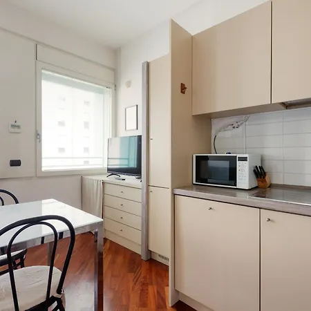 Bright & Comfy With Parking *