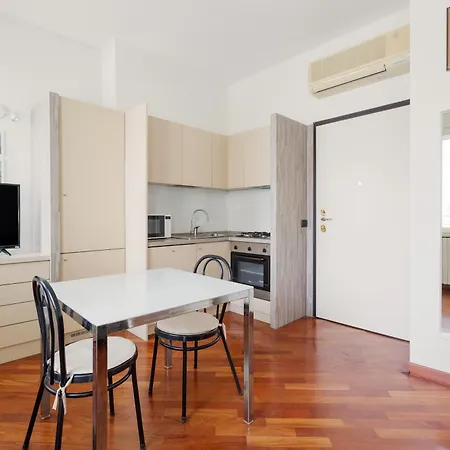 Bright & Comfy With Parking Appartement Milaan