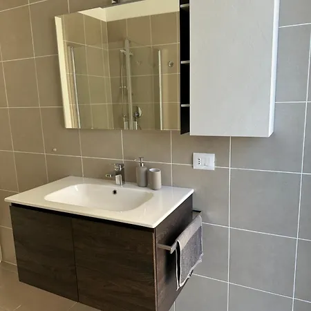 Casa Bianca - Metro E Stazione Sotto Casa * Milán