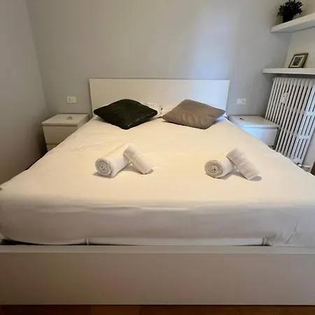 Da Vinci - With Balcony In Design District - Tortona Area Apartment *