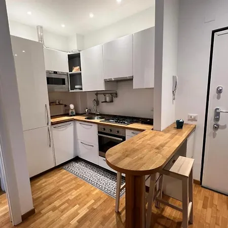 Da Vinci - With Balcony In Design District - Tortona Area Apartment *