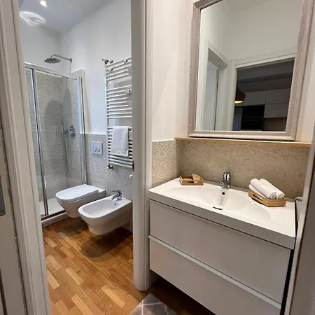 Da Vinci - With Balcony In Design District - Tortona Area Apartment Milan