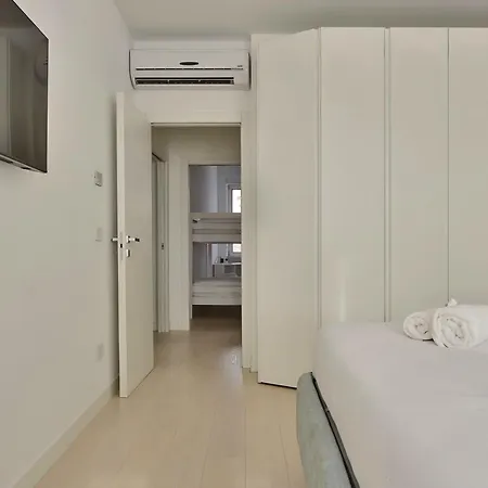 Joivy Splendid Flat Near The Duomo アパート ミラノ