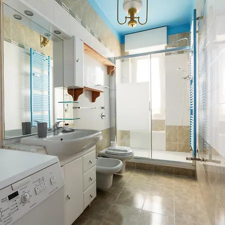 Roomy With Balcony! Appartamento Milano