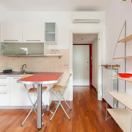 Zara Cozy With Balcony - 250m From M5 Istria * Milan