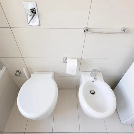Moderno Bilocale A 400 Metri Dalla Metropolitana Апартаменты