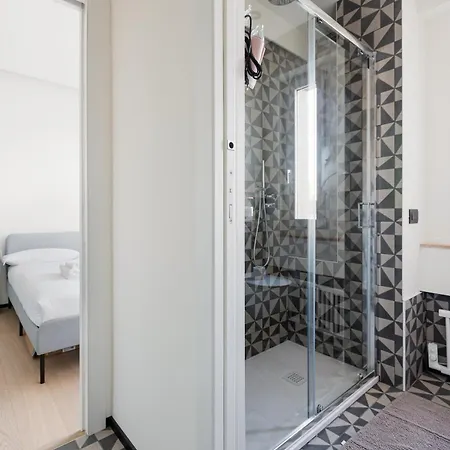 Guesthost - Renovated Apts *