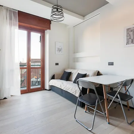 Guesthost - Renovated Apts