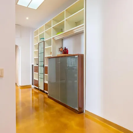 Abruzzi 2 Bedroom Appartement Milaan