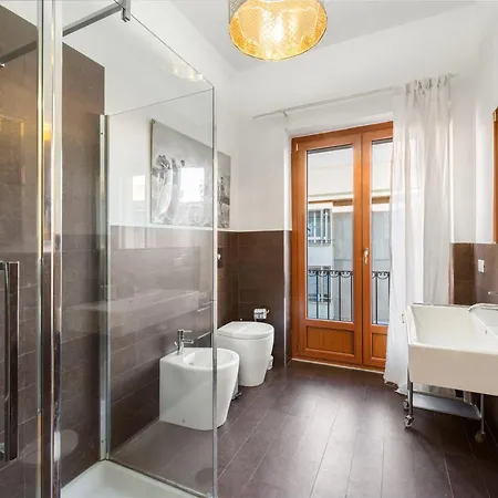 Duomo Dietro L'angolo * ミラノ