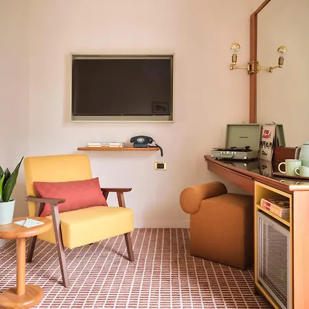 Max Brown Missori, Part Of Sircle Collection Milan