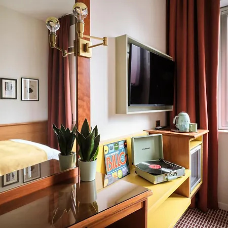 Max Brown Missori, Part Of Sircle Collection 4* Milan