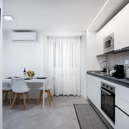 Three-suite With Free Netflix And Fast Wifi