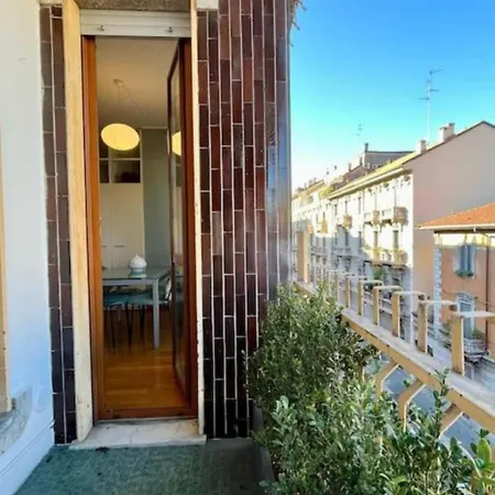 Maison Bleue- Romantic Flat,apt Near M1 -duomo 2 Fermate -centro アパート ミラノ