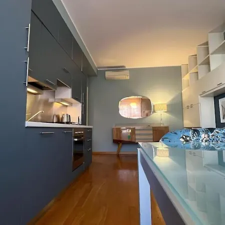 Maison Bleue- Romantic Flat,apt Near M1 -duomo 2 Fermate -centro アパート *