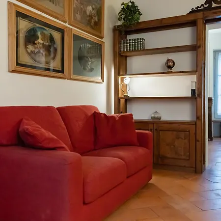 La Corte Di Emily Ap. 1 * Milan