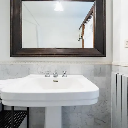 La Corte Di Emily Ap. 1 * Milan