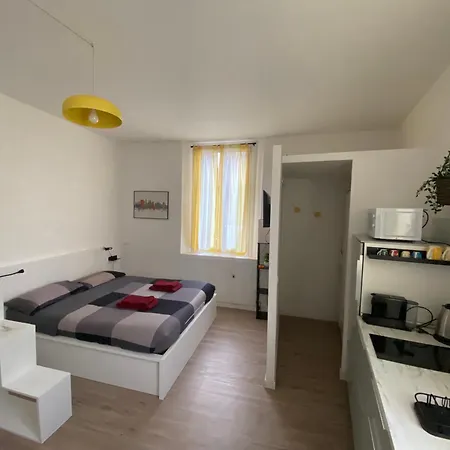 Bright 21 Station Apartman