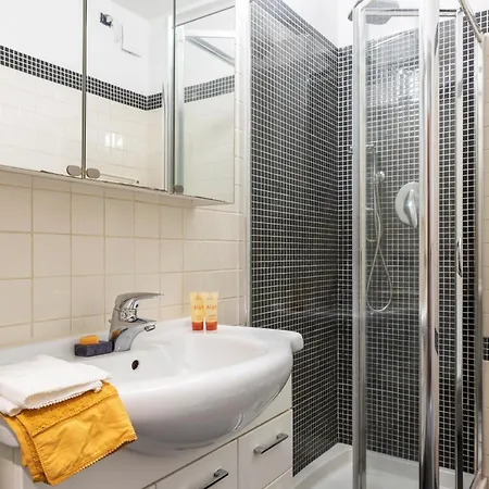 Flexyrent - Steps From Train Station Appartement *