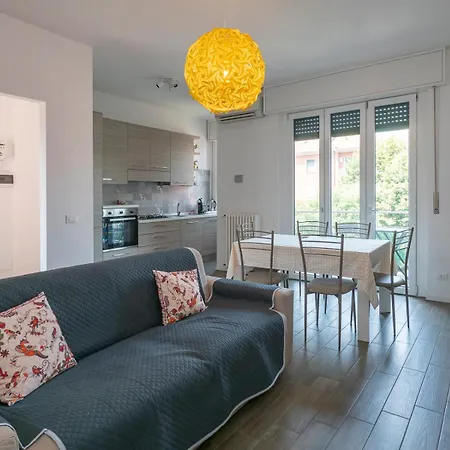 Raffinato Ed Elegante Bilocale - Lorenteggio Metropolitana M4 Apartment