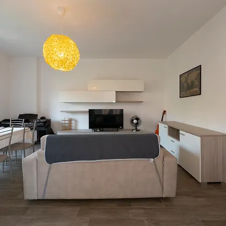 Raffinato Ed Elegante Bilocale - Lorenteggio Metropolitana M4 Apartment
