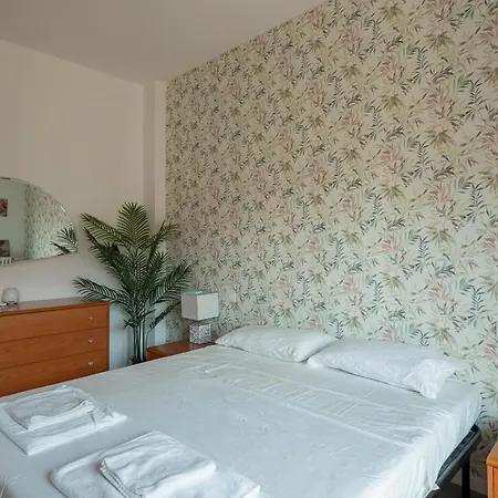 Apartment Raffinato Ed Elegante Bilocale - Lorenteggio Metropolitana M4 *