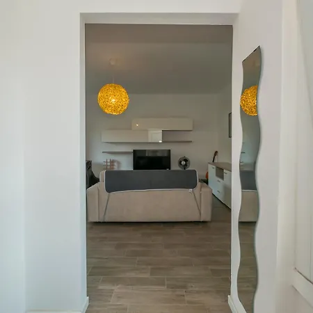 Raffinato Ed Elegante Bilocale - Lorenteggio Metropolitana M4 Milan