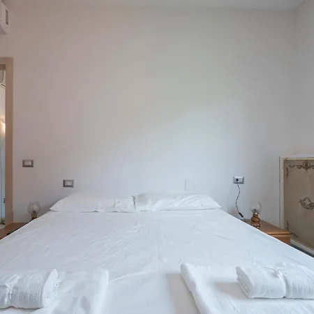 Apartmán Ampio E Luminoso Appartamento, Posto Auto Gratuito - Quarenghi Milán