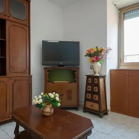 Ampio E Luminoso Appartamento, Posto Auto Gratuito - Quarenghi