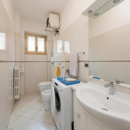 Apartmán Ampio E Luminoso Appartamento, Posto Auto Gratuito - Quarenghi *