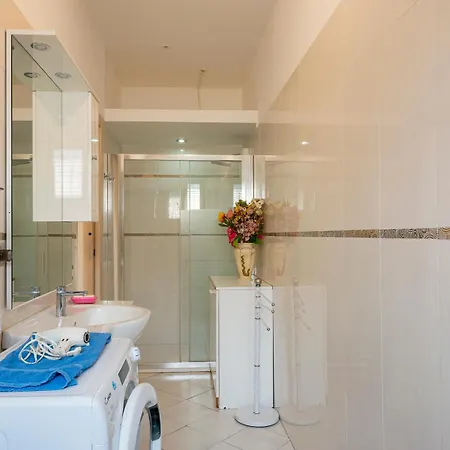 Ampio E Luminoso Appartamento, Posto Auto Gratuito - Quarenghi Apartament