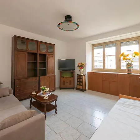 Apartmán Ampio E Luminoso Appartamento, Posto Auto Gratuito - Quarenghi