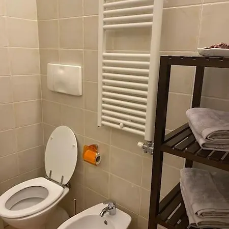 Bilocale Moderno E Luminoso Con Parcheggio Privato Appartement