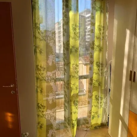 Bilocale Moderno E Luminoso Con Parcheggio Privato Daire