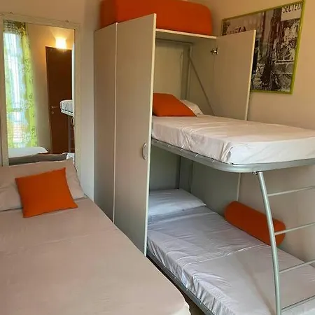 Bilocale Moderno E Luminoso Con Parcheggio Privato Apartamento Milão