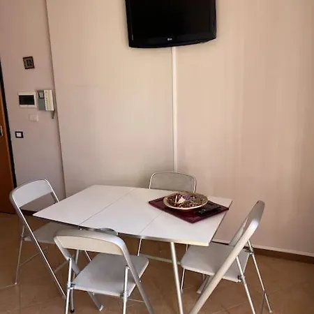 Bilocale Moderno E Luminoso Con Parcheggio Privato Apartamento Milão