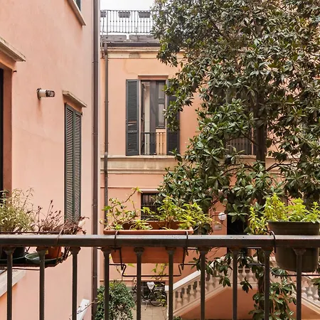 Remy Studio - Design District Apartment