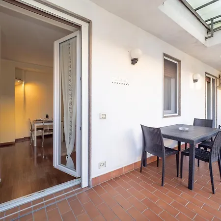 Flat In Center With Terrace, Near Garibaldi Fs *