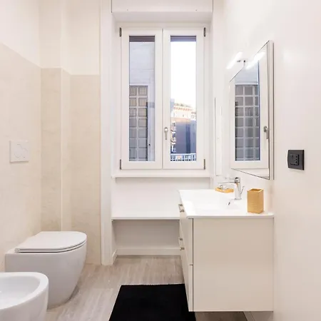 Apartment Temporaryflat San Babila Milan
