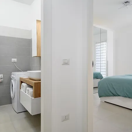 Milan's Sky: Luxury And Style On The Sixth Floor Apartment *
