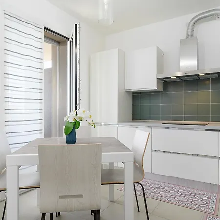 Apartment Milan's Sky: Luxury And Style On The Sixth Floor