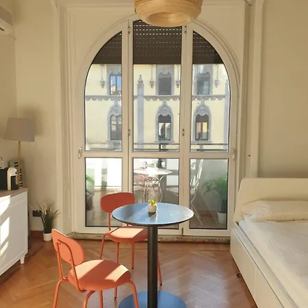 Apartment Elegante Monolocale - Pecchio 1930 *