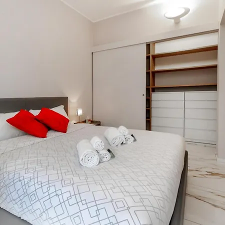 Butterfly Gate Милан