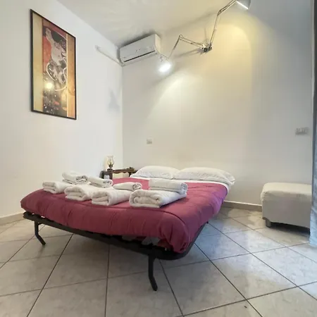 Sunny House ميلان