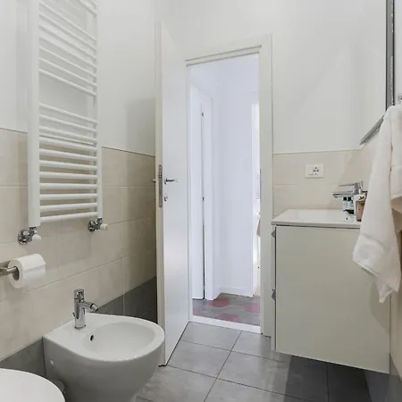 The Rent - Spacious Two Bedrooms Near Porta Romana