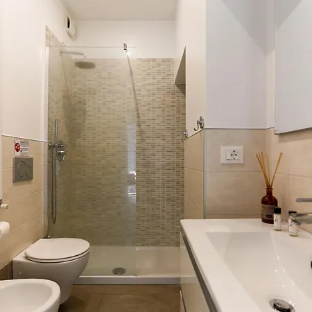 The Rent - Spacious Two Bedrooms Near Porta Romana