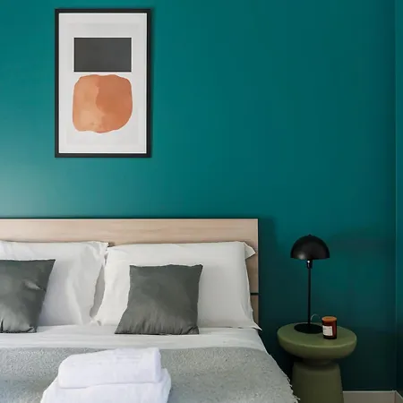 The Rent - Spacious Two Bedrooms Near Porta Romana * Milán