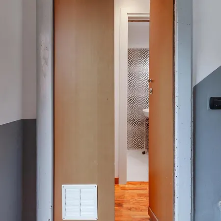 Guesthost - Sant Ambrogio Lovely Flat *