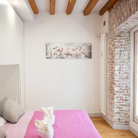 Milano Suite Home * Milan