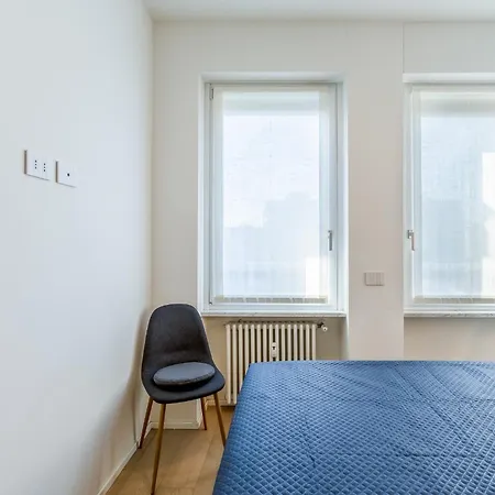 Apartments, Duomo And Navigli, Bright With Balcony - Biancospino Daire